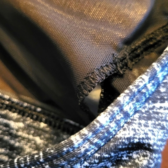 Victorias Secret VSX Lined Strappy Sheer Mesh Sports Bra - Picture 2 of 6